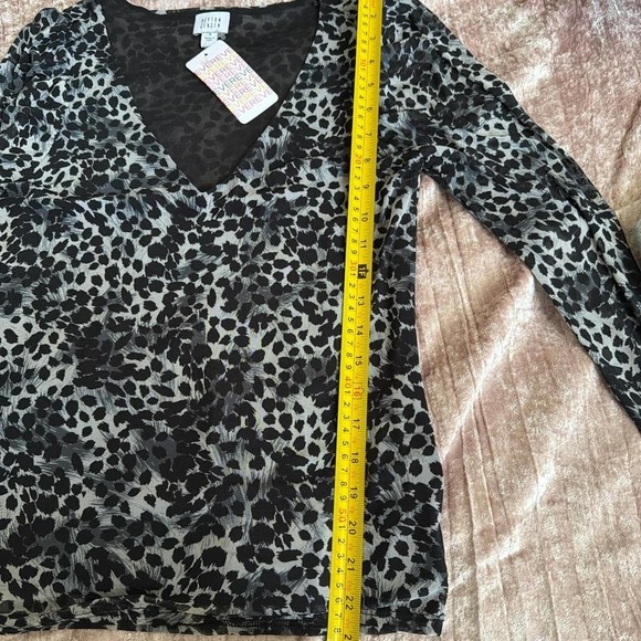 Peyton Jensen Mesh Leopard Print Long Sleeve V Neck Top Size S - Picture 7 of 8